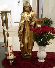 Statue der Hl. Elisabeth in der Pfarrkirche Außen